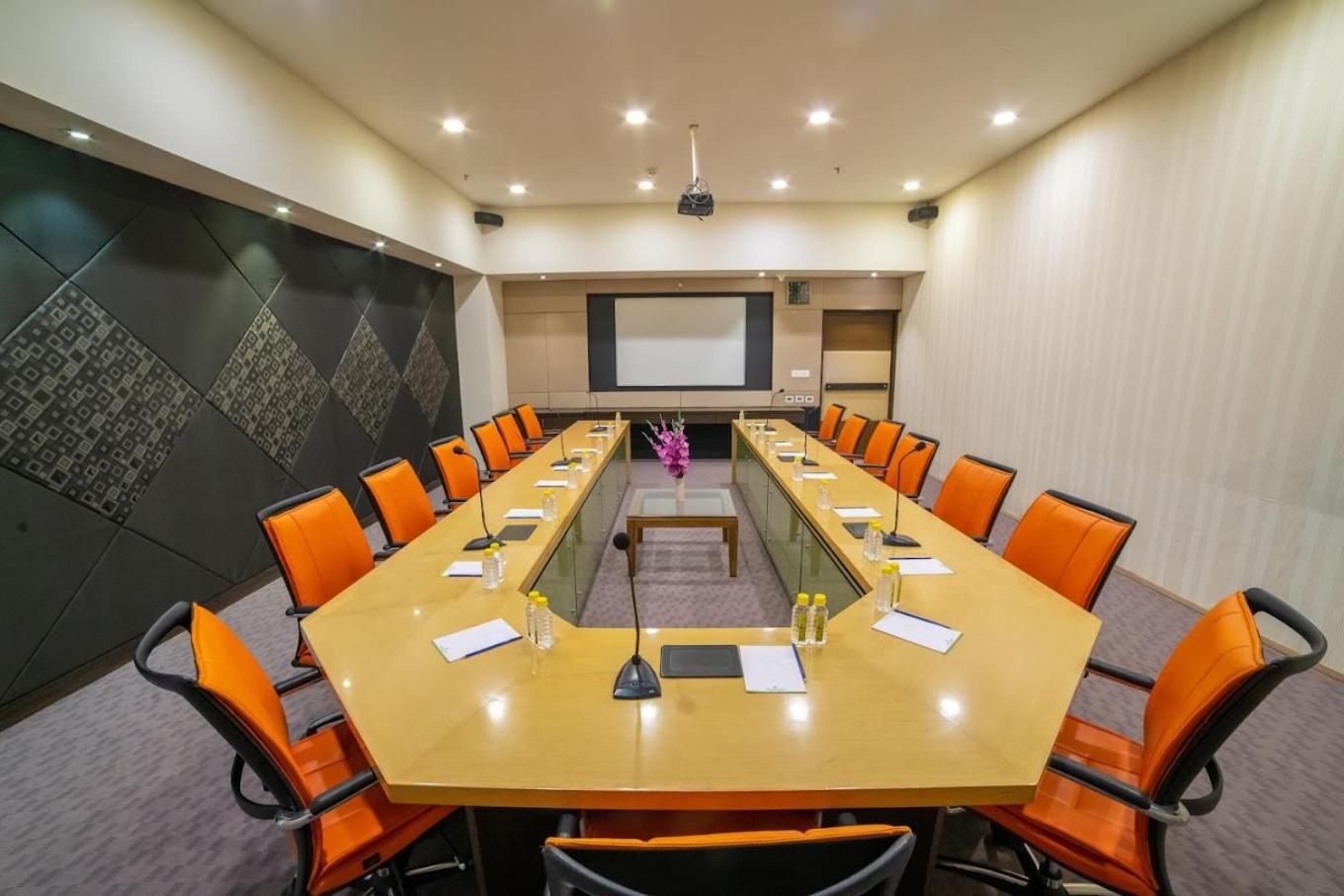 Narayani Heights, Ahmedabad Hotell Eksteriør bilde