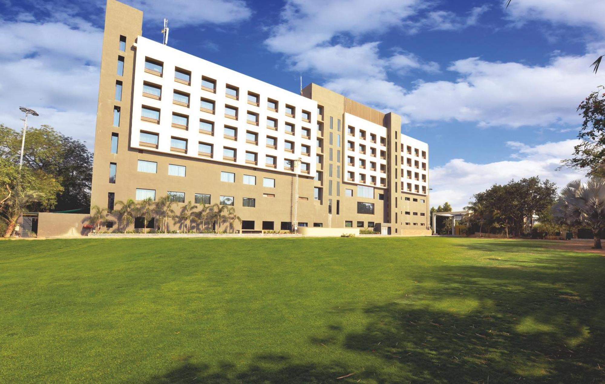 Narayani Heights, Ahmedabad Hotell Eksteriør bilde