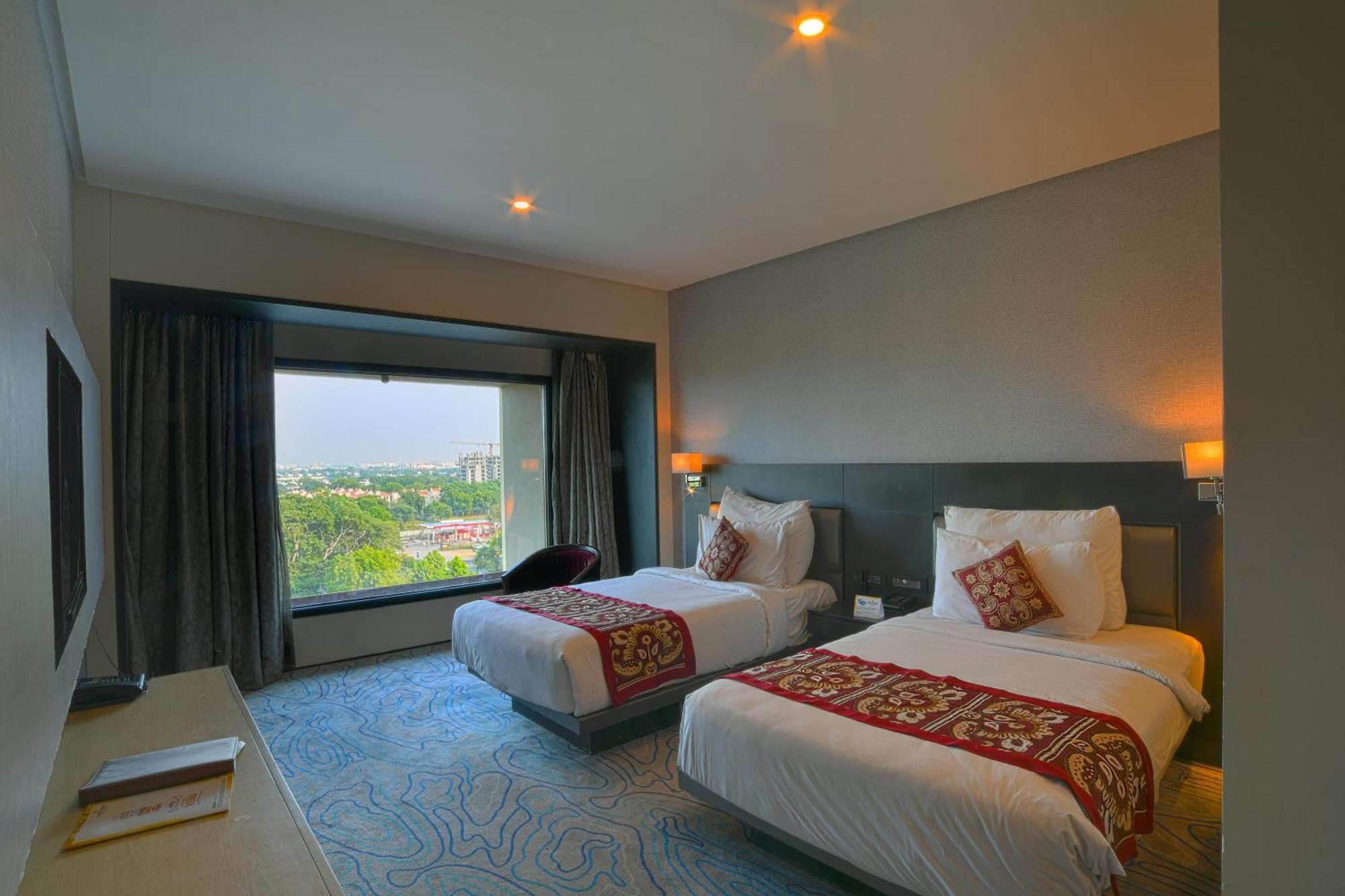 Narayani Heights, Ahmedabad Hotell Eksteriør bilde