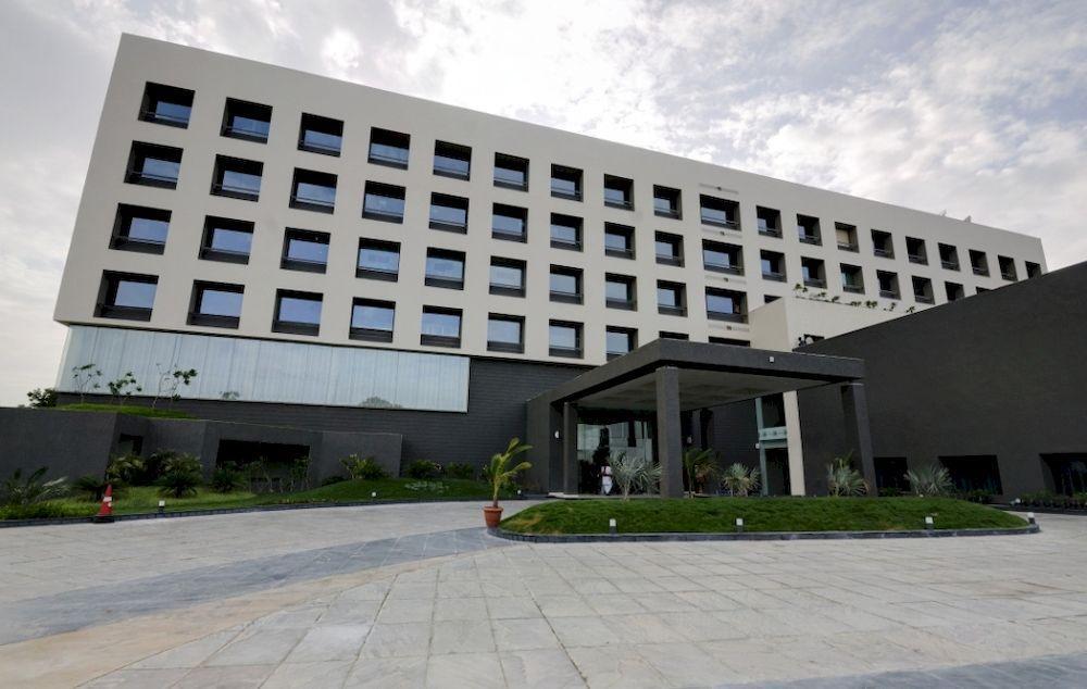 Narayani Heights, Ahmedabad Hotell Eksteriør bilde