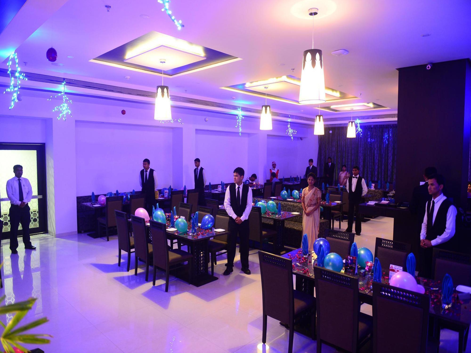 Narayani Heights, Ahmedabad Hotell Eksteriør bilde