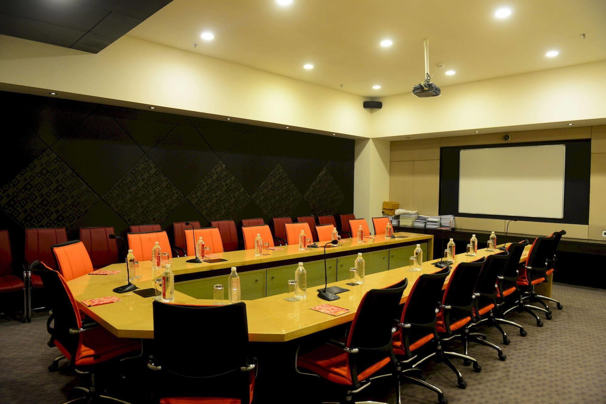Narayani Heights, Ahmedabad Hotell Eksteriør bilde