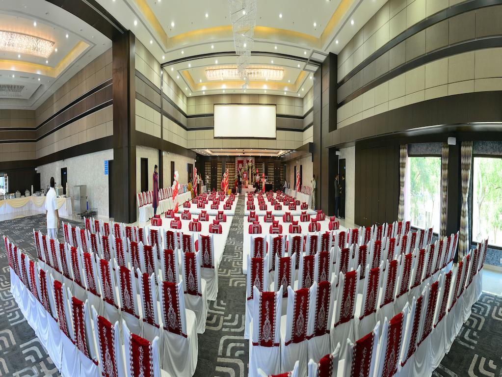 Narayani Heights, Ahmedabad Hotell Eksteriør bilde