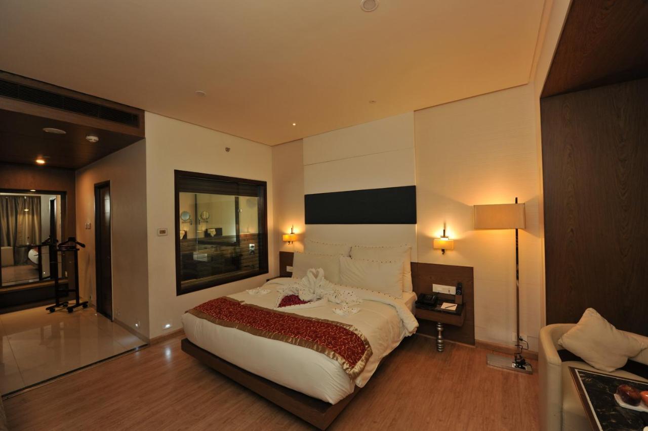 Narayani Heights, Ahmedabad Hotell Eksteriør bilde